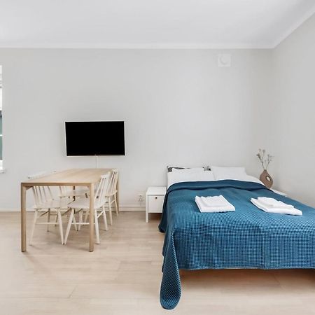 Wehost Modern Scandinavian Studio In Trendy Kallio Хельсинки Экстерьер фото