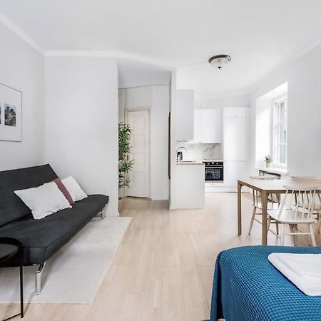 Wehost Modern Scandinavian Studio In Trendy Kallio Хельсинки Экстерьер фото