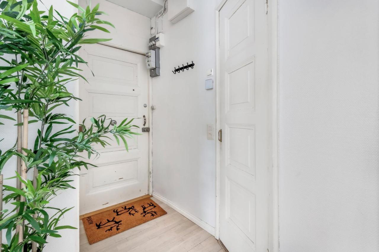 Wehost Modern Scandinavian Studio In Trendy Kallio Хельсинки Экстерьер фото