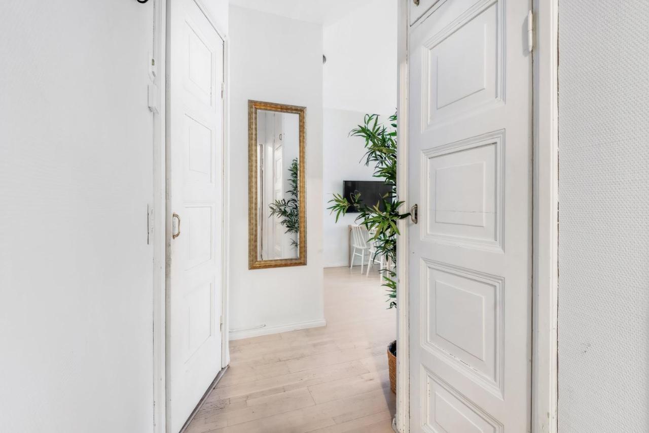 Wehost Modern Scandinavian Studio In Trendy Kallio Хельсинки Экстерьер фото