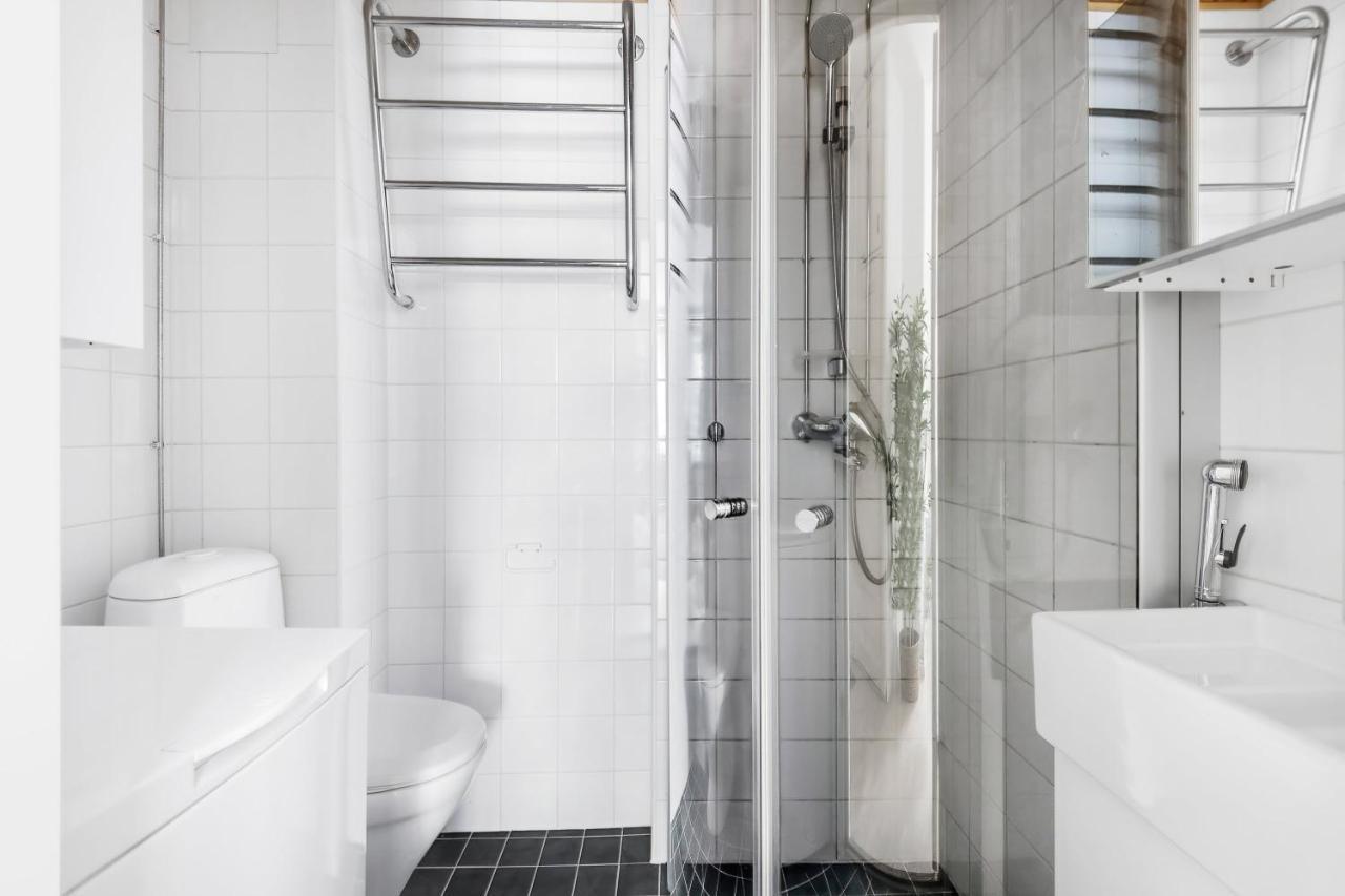 Wehost Modern Scandinavian Studio In Trendy Kallio Хельсинки Экстерьер фото